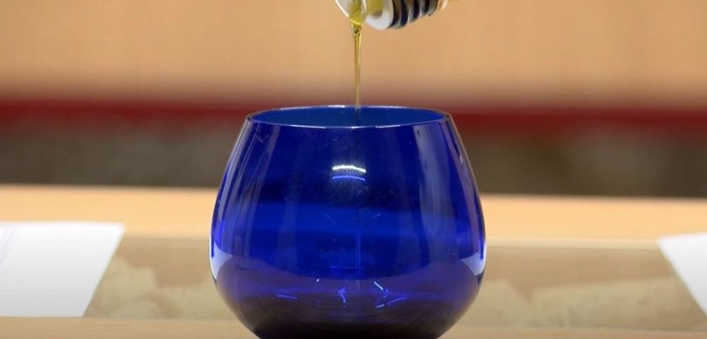 Como-hacer-una-cata-de-aceite-de-oliva.-Almazara-Andres-Aguilar-Aceite-de-oliva-virgen-extra-picual-frantoio-arbequina-hojiblanca.-AOVE